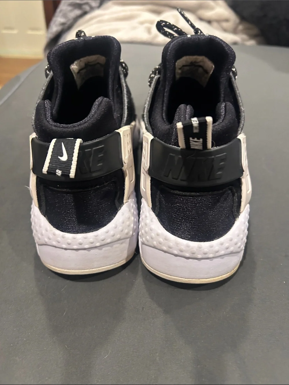 Retro Nike Huraches | Black and white